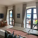 Lägenhetshotell Miramare Apartments&suites 4*