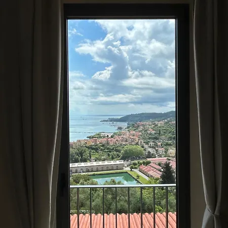 Miramare Apartments&suites Специя