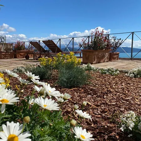 Ξενοδοχείο με διαμερίσματα Miramare Apartments&suites 4*