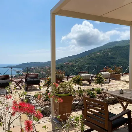 Ξενοδοχείο με διαμερίσματα Miramare Apartments&suites 4*