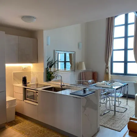 Ξενοδοχείο με διαμερίσματα Miramare Apartments&suites 4*