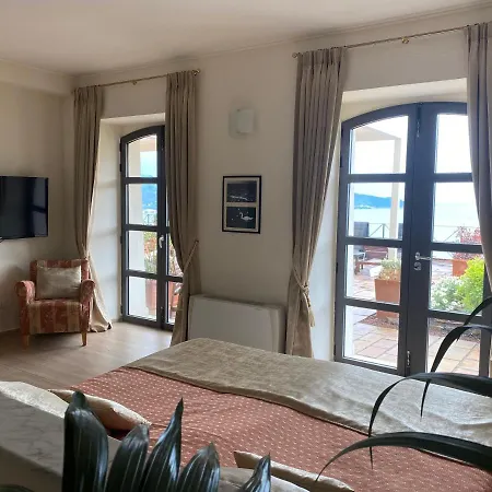 מלון דירות Miramare Apartments&suites 4*
