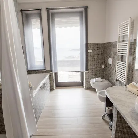 Ξενοδοχείο με διαμερίσματα Miramare Apartments&suites