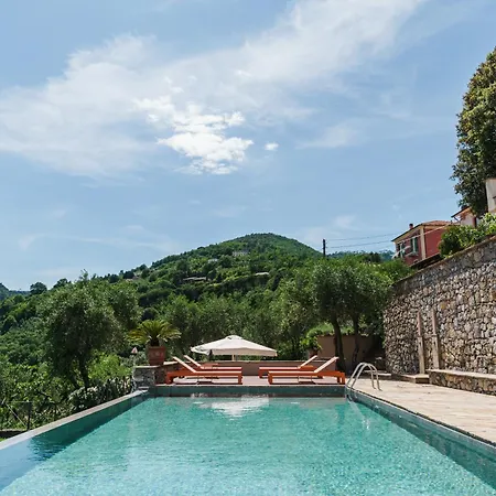 Miramare Apartments&suites Ξενοδοχείο με διαμερίσματα 4*