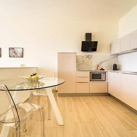 Miramare Apartments&suites Ξενοδοχείο με διαμερίσματα 4*