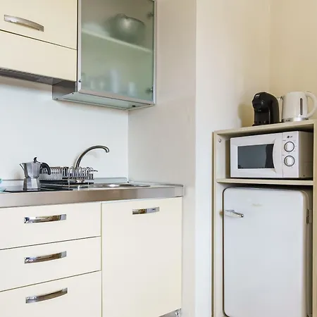 Ξενοδοχείο με διαμερίσματα Miramare Apartments&suites