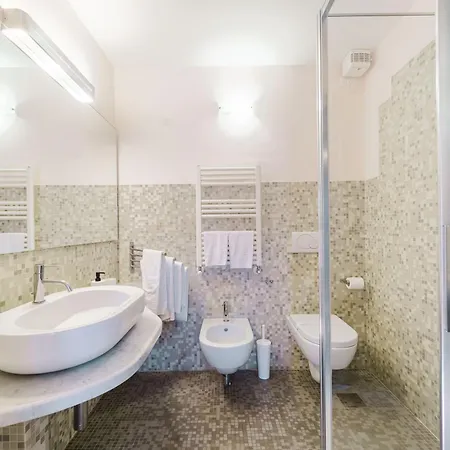 Ξενοδοχείο με διαμερίσματα Miramare Apartments&suites 4*