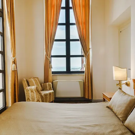 Ξενοδοχείο με διαμερίσματα Miramare Apartments&suites 4*