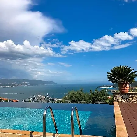 アパートホテル Miramare Apartments&suites