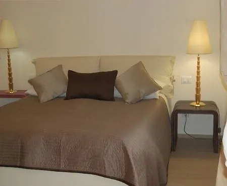 アパートホテル Miramare Apartments&suites ラ・スペツィア
