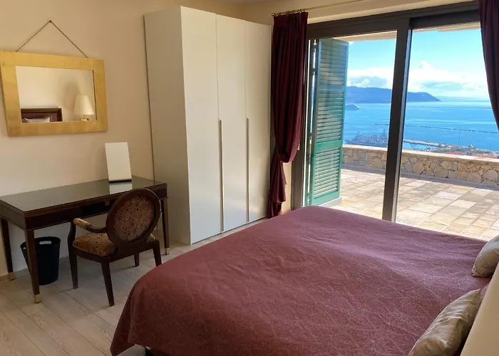 Miramare Apartments&suites 아파트호텔 라스페치아