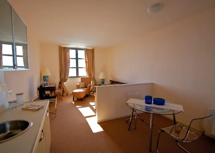 Miramare Apartments&suites 아파트호텔 라스페치아
