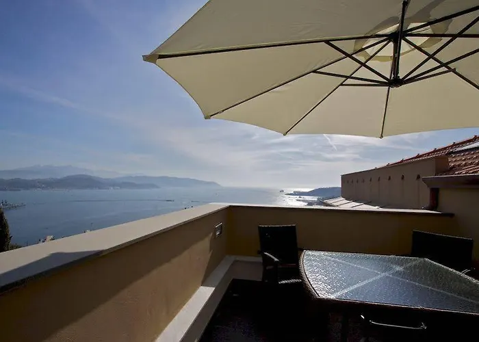Miramare Apartments&suites 4* 라스페치아